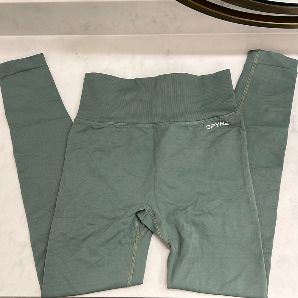 Dfyne Dynamic leggings- forest green SOLD OUT ON WEBSITE